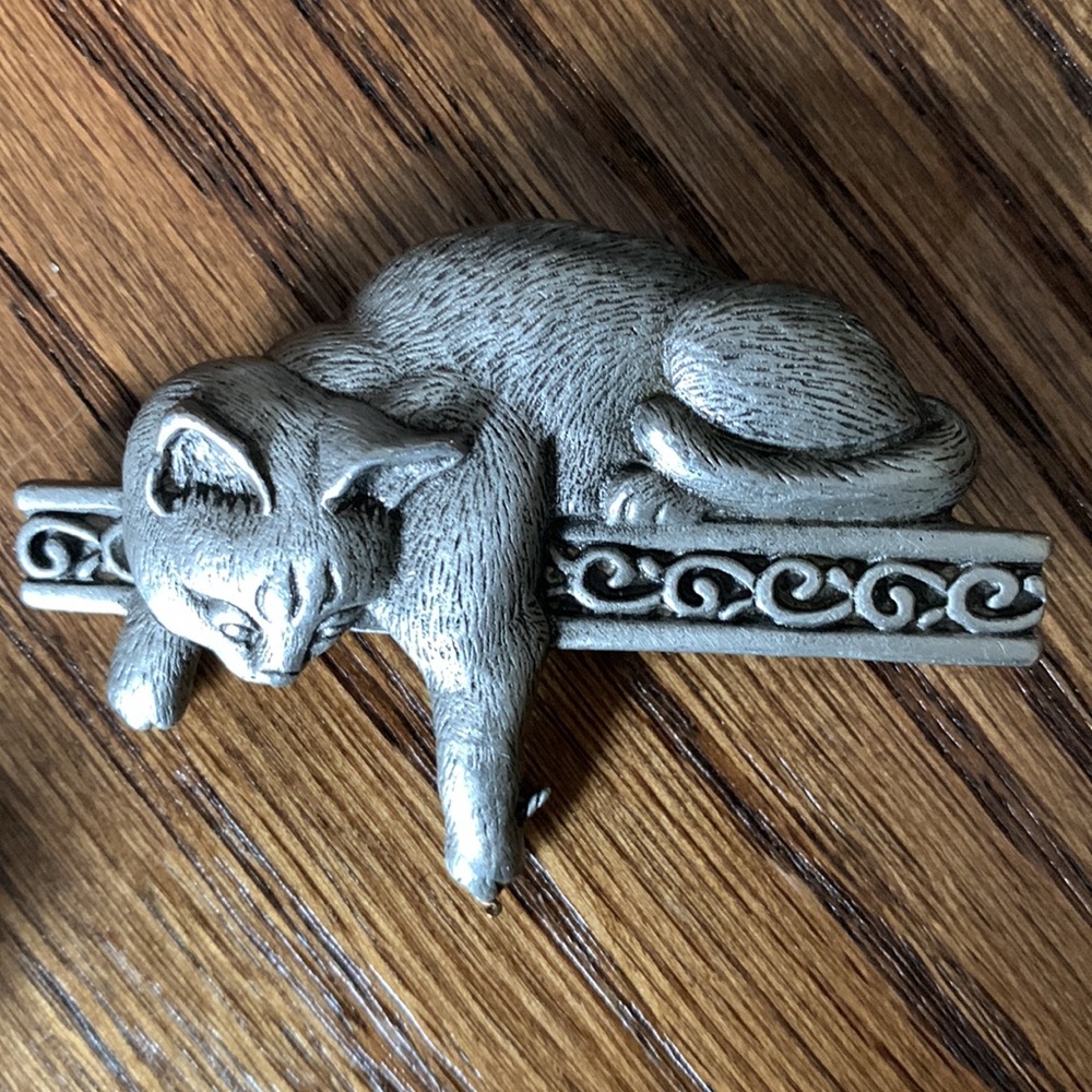 Pins for the cat lover. 9 pins in all by JJ,  TC& ? - Picture 5 of 13